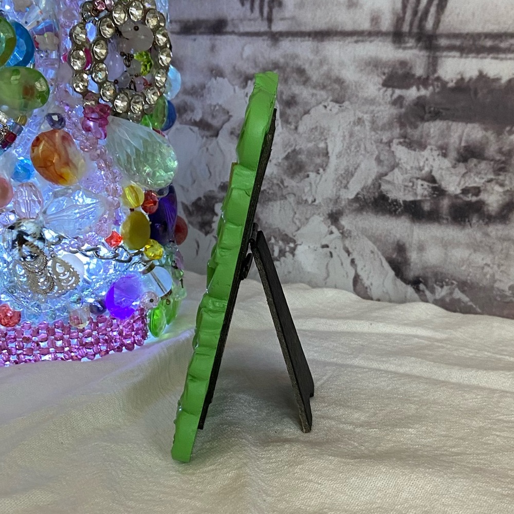 New! Green Framed Ring Display Holder Decor - Picture 3 of 5